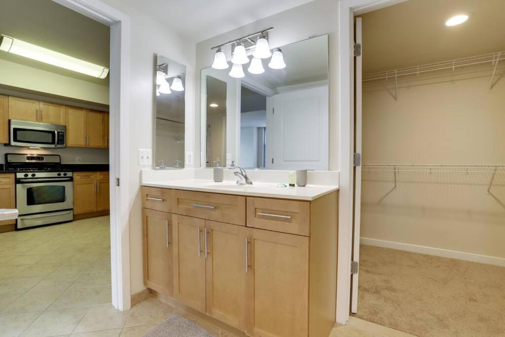 Fantastic 2 Bedroom Condo At Pentagon City Arlington Dış mekan fotoğraf